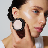 Pielęgnujący rozświetlacz CRÈME GLOW